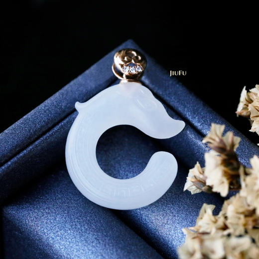 18K玫瑰金和田玉（白玉）镶钻吊坠--仿古红山玉龙20*23mm 商品图0