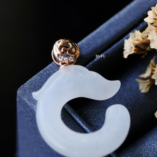 18K玫瑰金和田玉（白玉）镶钻吊坠--仿古红山玉龙20*23mm 商品图3