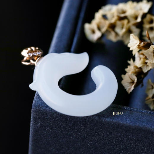 18K玫瑰金和田玉（白玉）镶钻吊坠--仿古红山玉龙20*23mm 商品图6