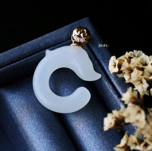 18K玫瑰金和田玉（白玉）镶钻吊坠--仿古红山玉龙20*23mm 商品图4