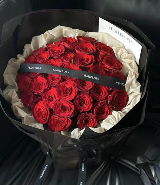 【热恋】33朵时尚精品红玫瑰花束 商品图1