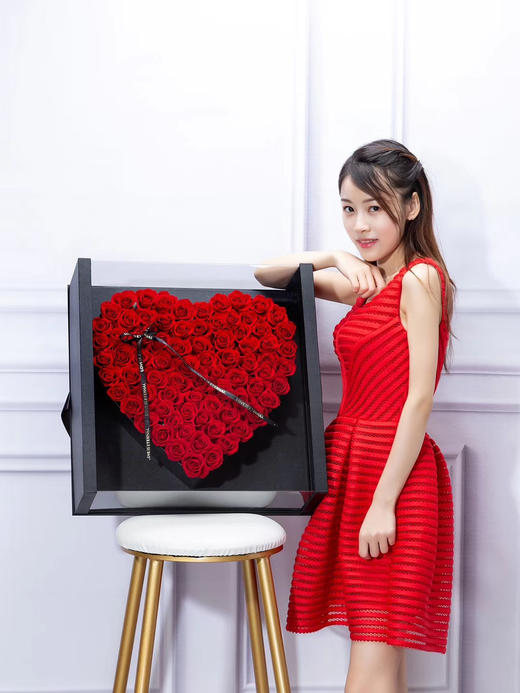 心虔志诚----99支玫瑰心形礼盒星光版二选一 商品图0