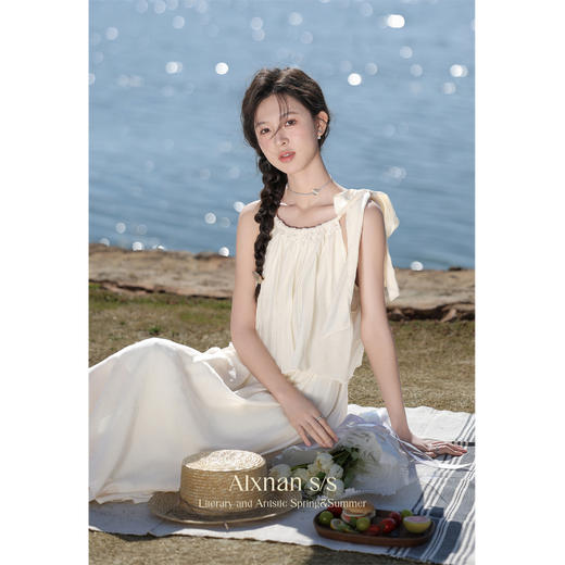 鹿向南《晨曦之光》温柔风法式吊带裙春季新款设计感气质连衣裙 商品图2