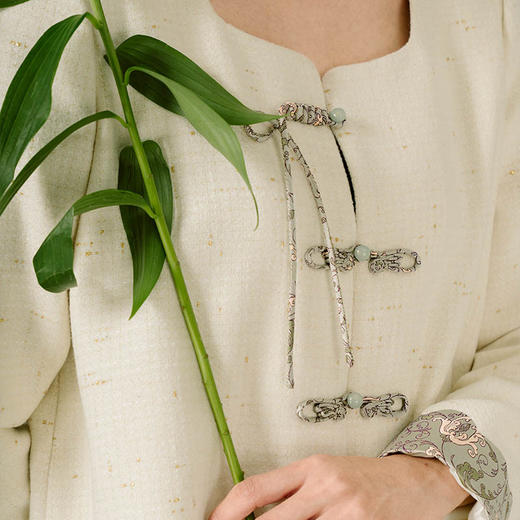 荷言GL 晚春 米白色新中式毛呢半裙两件套装复古外套上衣国风秋冬旗袍 商品图2