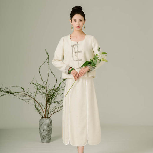 荷言GL 晚春 米白色新中式毛呢半裙两件套装复古外套上衣国风秋冬旗袍 商品图0