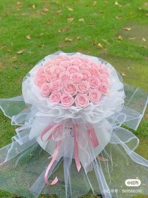 33枝粉玫瑰白沙花束 商品图0