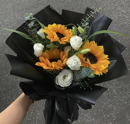 〔向阳而生〕3朵向日葵+洋桔梗+喷泉草+尤加利叶精品时尚小花束 商品图0