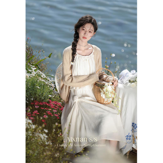 鹿向南《晨曦之光》温柔风法式吊带裙春季新款设计感气质连衣裙 商品图4