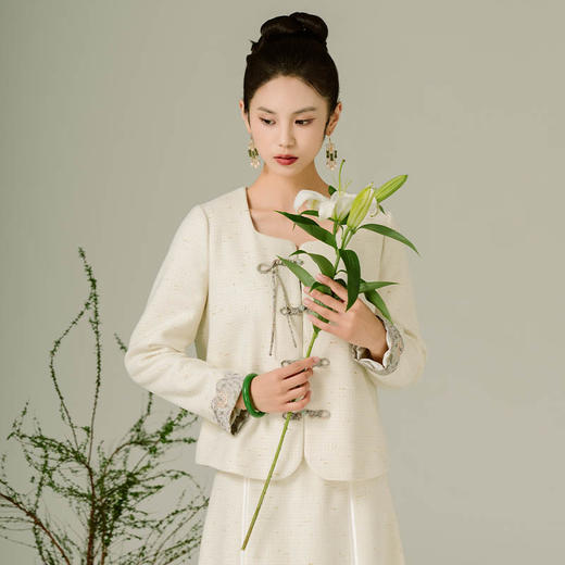 荷言GL 晚春 米白色新中式毛呢半裙两件套装复古外套上衣国风秋冬旗袍 商品图3