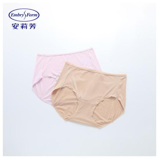 3楼安莉芳新品【满分一家人系列】女士薄款抗菌纯色柔软舒适包臀中腰三角内裤EP00231 商品图0