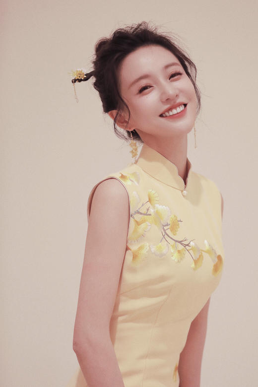 荷言HEYEN 杏林春燕【明星同款】鹅黄色真丝重绉面料+手绣银杏叶点缀 商品图0
