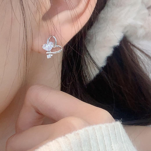 KADER卡蒂罗 蝴蝶之舞耳钉 925银灵动蝴蝶造型清新优雅设计耳饰 轻奢浪漫可爱吸睛配饰闪耀精致 礼盒装 商品图0