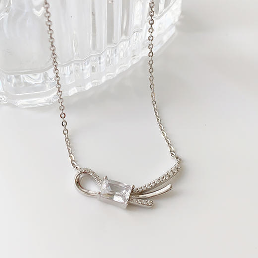 KADER卡蒂罗 冰晶丝带结项链 925银闪锆蝴蝶结浪漫简约设计锁骨链 梦幻温柔气质百搭配饰 送女友礼物 礼盒装 商品图1