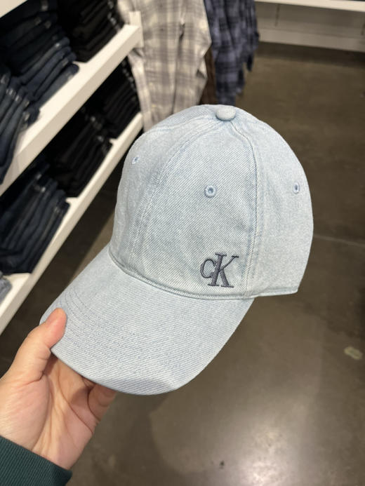 🌟上新款啦 ‼️ 男女同款 ☀️CK鸭舌帽🧢  [得意] 表示对帽子很挑，这个帽型上头超好看 [色] 💰320 商品图3