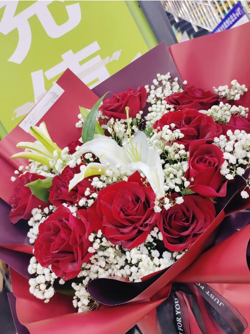 11支红玫瑰+百合花束 商品图2