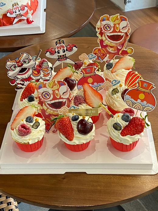 喜庆氛围纸杯蛋糕 商品图0