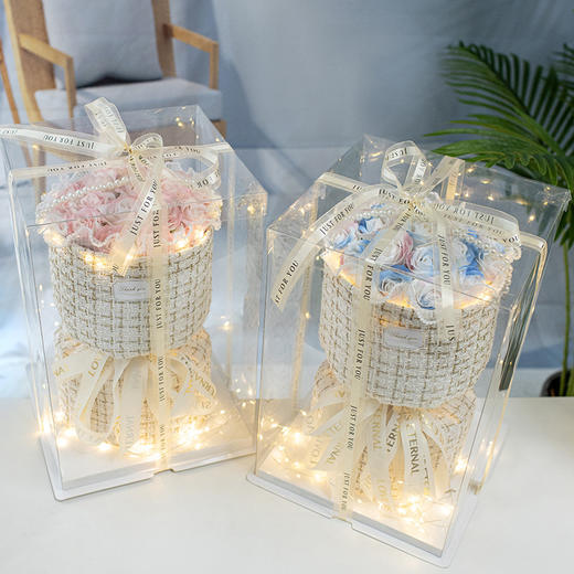 【送礼首选！创意花束】小香风永生香皂玫瑰花束生日礼物送女朋友三八女神节礼物，不仅仅是一份礼物，更是倾注了你对她无尽的爱意。 商品图1