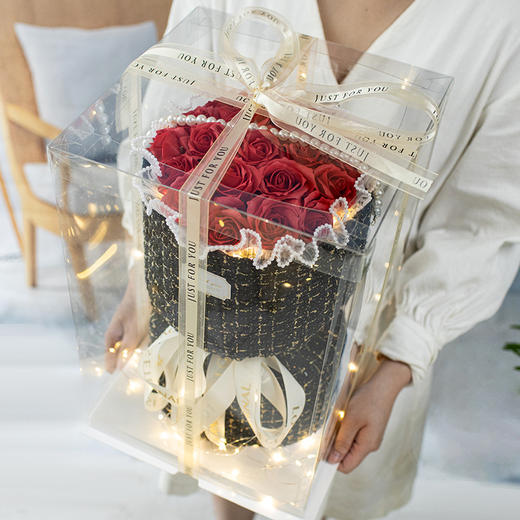 【送礼首选！创意花束】小香风永生香皂玫瑰花束生日礼物送女朋友三八女神节礼物，不仅仅是一份礼物，更是倾注了你对她无尽的爱意。 商品图7