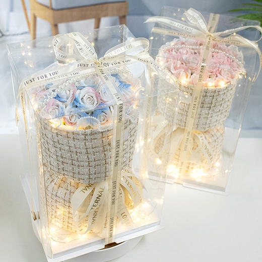 【送礼首选！创意花束】小香风永生香皂玫瑰花束生日礼物送女朋友三八女神节礼物，不仅仅是一份礼物，更是倾注了你对她无尽的爱意。 商品图0