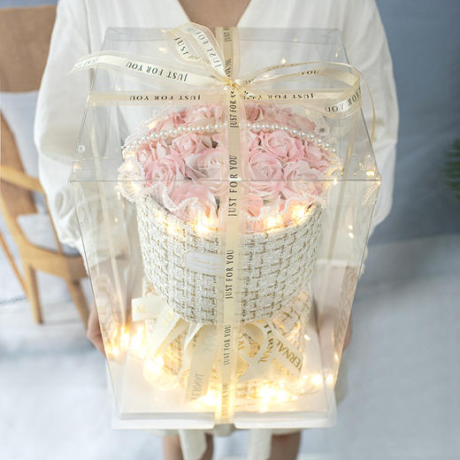 【送礼首选！创意花束】小香风永生香皂玫瑰花束生日礼物送女朋友三八女神节礼物，不仅仅是一份礼物，更是倾注了你对她无尽的爱意。 商品图4