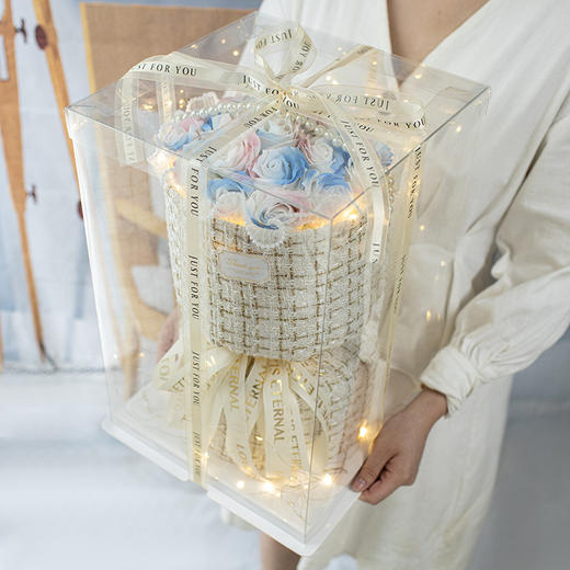 【送礼首选！创意花束】小香风永生香皂玫瑰花束生日礼物送女朋友三八女神节礼物，不仅仅是一份礼物，更是倾注了你对她无尽的爱意。 商品图5