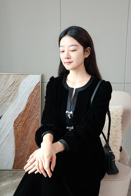 窈窕淑女丝绒连衣裙 商品图1