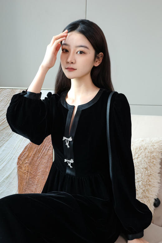 窈窕淑女丝绒连衣裙 商品图3