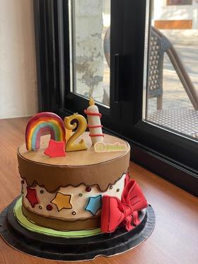 漫画风绚烂彩虹蛋糕