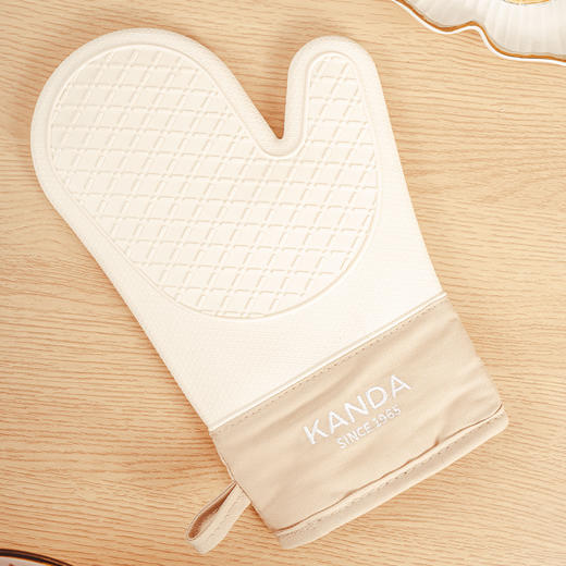厨房必备｜家常蒸菜，又烫又难拿⁉️「神田|绣渤意 硅胶防烫手套」 ✔️三层隔热设计：抗菌硅胶层+隔热里布+加厚隔热棉 ✔️耐高温350℃，隔热、防烫、防滑 ✔️食品级接触，一冲即净 商品图11