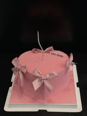 粉色爱心蛋糕