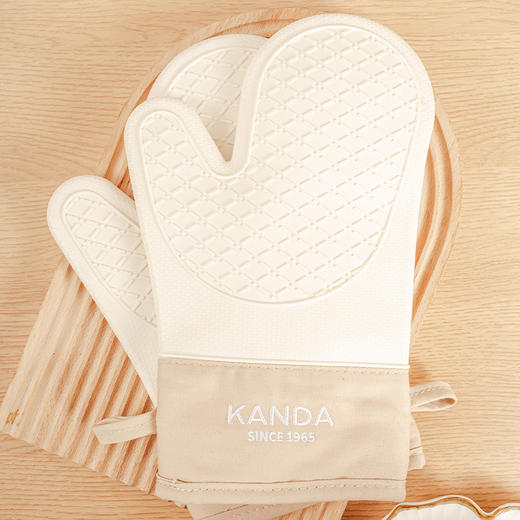 厨房必备｜家常蒸菜，又烫又难拿⁉️「神田|绣渤意 硅胶防烫手套」 ✔️三层隔热设计：抗菌硅胶层+隔热里布+加厚隔热棉 ✔️耐高温350℃，隔热、防烫、防滑 ✔️食品级接触，一冲即净 商品图10