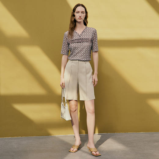 EITIET爱特爱夏季新款舒适时尚简约亲肤打底V领短袖女上衣T恤7302003 商品图2