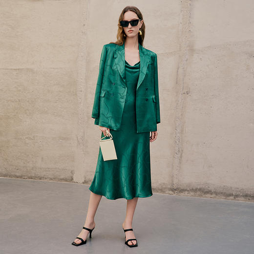 EITIE爱特爱春季新款洋气纯色西装外套女7403101 商品图3