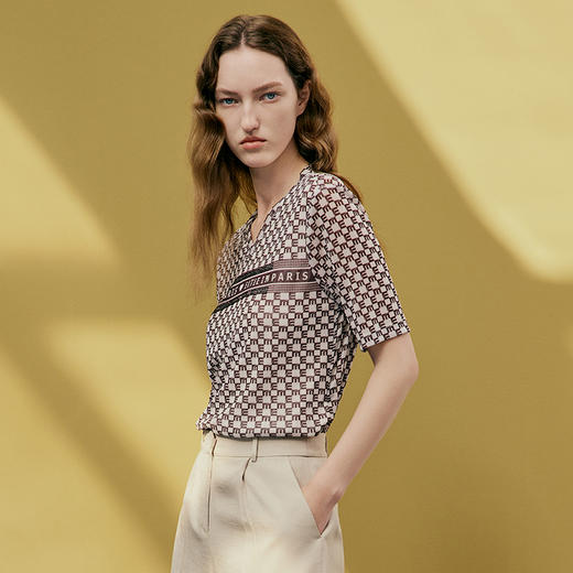 EITIET爱特爱夏季新款舒适时尚简约亲肤打底V领短袖女上衣T恤7302003 商品图1