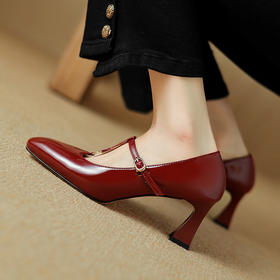 【预售5天】2024新款酒红色小方头T型带，粗跟玛丽珍鞋高跟优雅单鞋DB&M5793