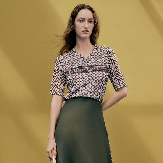 EITIET爱特爱夏季新款舒适时尚简约亲肤打底V领短袖女上衣T恤7302003 商品图3