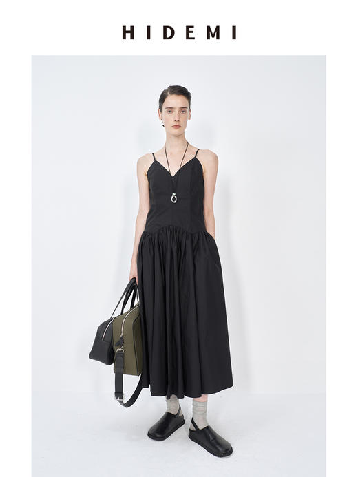 HIDEMI 极简设计感新款初春吊带V领式拼接压褶水洗棉夏季女装连衣裙 黑色/白色 商品图7
