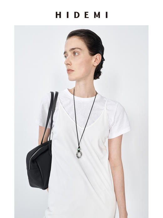 HIDEMI 极简V领缎面细吊带经典打底连衣裙 商品图3