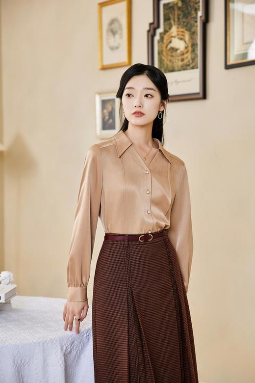 Le Malene 气质浅咖色翻领V领衬衫上衣 17330 商品图1