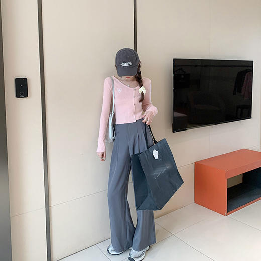 【110元任选2件】最后一波现货！【温柔公式】2色不规则领上衣 商品图3