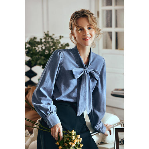 OLrain欧芮儿法式牛仔衬衫女早春2024新款复古通勤系带蝴蝶结上衣 商品图2