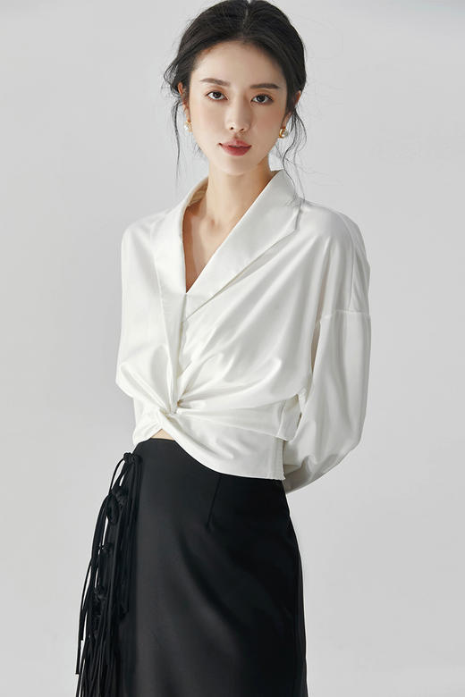 扶摇 高级感捏褶通勤缎面女士长袖衬衫上衣2025春秋装白衬衣 商品图4