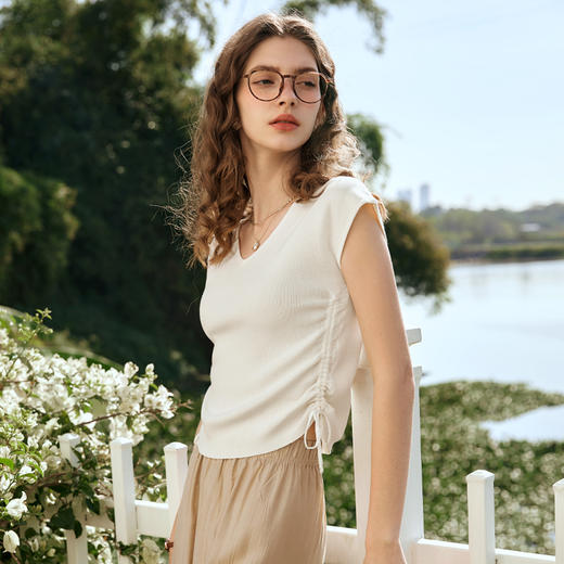 OLrain欧芮儿杏色V领针织衫女早春2024年新款冰丝抽绳短袖上衣 商品图1