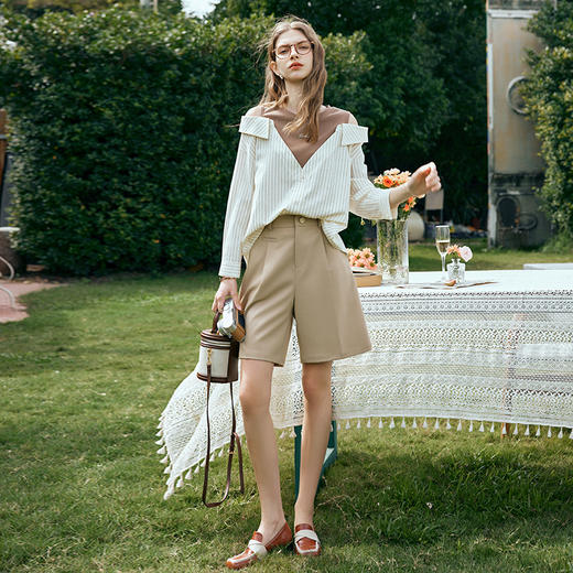 OLrain欧芮儿条纹V领衬衫女早春2024新款复古露肩长袖假两件上衣 商品图4