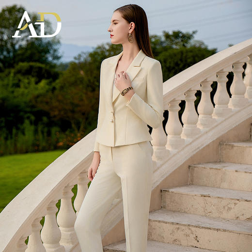 AD大学生面试主持人播音艺考服装女米白色设计感西装浅色职业套装 商品图1