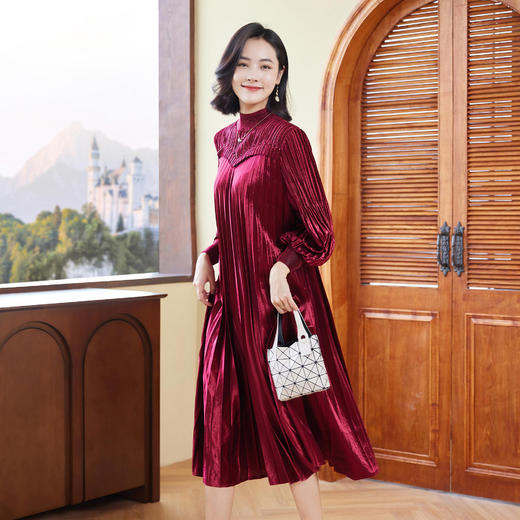 XSLS3346高端丝绒连衣裙妈妈秋冬装长袖新款百褶长裙胖mm大码女装婚宴礼服 商品图3