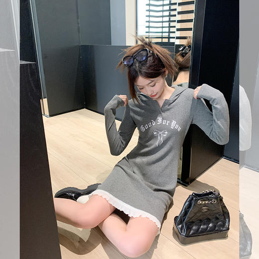 【129元任选2件】2色连帽拼接连衣裙 商品图4