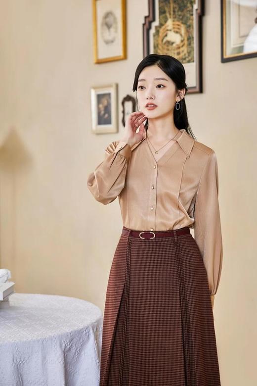 Le Malene 气质浅咖色翻领V领衬衫上衣 17330 商品图2