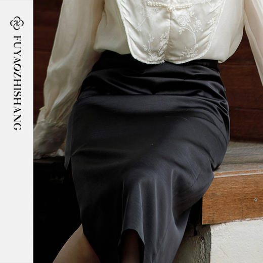 扶摇 新中式半身裙女高腰a字国风盘扣天丝黑色裙开叉中长裙 商品图1