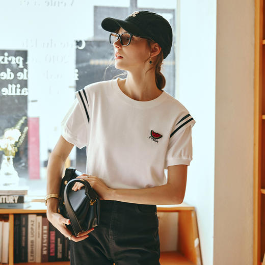 OLrain欧芮儿米白色T恤女早春2024新款时尚创意水果刺绣短袖上衣 商品图1